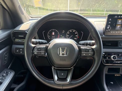 Used 2025 Honda Pilot TrailSport image 19