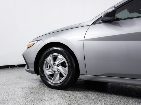 Used 2025 Hyundai Elantra SE FWD image 7