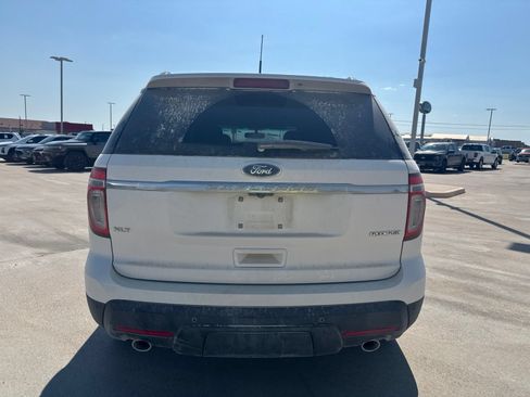 Used 2015 Ford Explorer XLT w/ Equipment Group 202A FWD image 4
