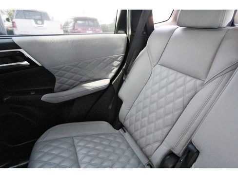 Used 2023 Mitsubishi Outlander FWD image 11