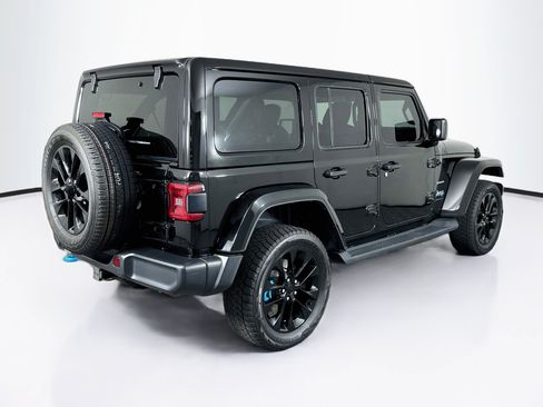 Used 2023 Jeep Wrangler Unlimited Sahara w/ Cold Weather Group AWD/4WD image 9