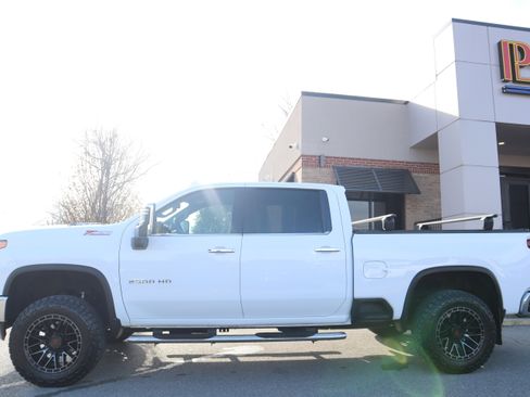 Used 2021 Chevrolet Silverado 2500 LTZ w/ LTZ Convenience Package image 11