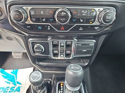 Used 2022 Jeep Wrangler Unlimited Sahara w/ Cold Weather Group AWD/4WD image 21