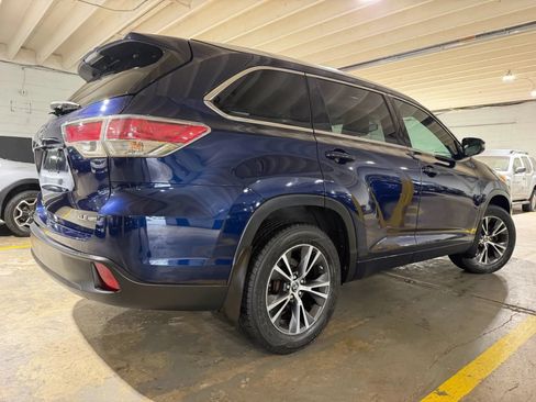 Used 2016 Toyota Highlander XLE AWD/4WD image 4