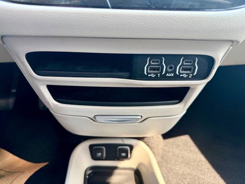Used 2021 Chrysler Voyager Lxi FWD image 78