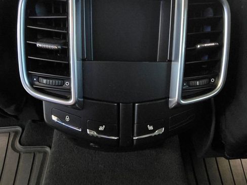 Used 2017 Porsche Cayenne S image 23