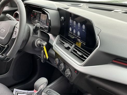 Used 2024 Chevrolet Trax RS w/ Driver Confidence Package image 18