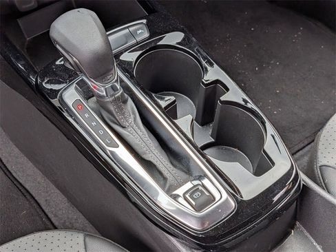 Used 2025 Chevrolet Trax LT w/ LT Convenience Package image 17