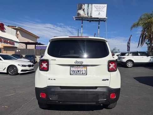 Used 2017 Jeep Renegade Latitude AWD/4WD image 3