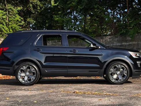 Used 2018 Ford Explorer Sport w/ Equipment Group 401A AWD/4WD image 3