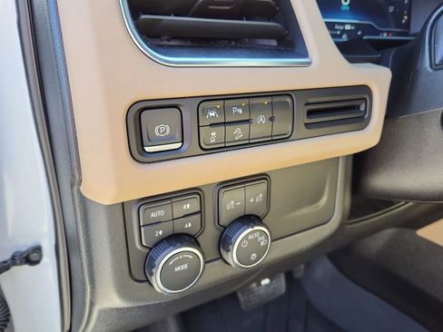 Used 2024 Chevrolet Suburban Premier image 14