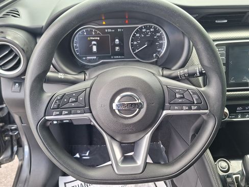 Used 2019 Nissan Kicks SV FWD image 10