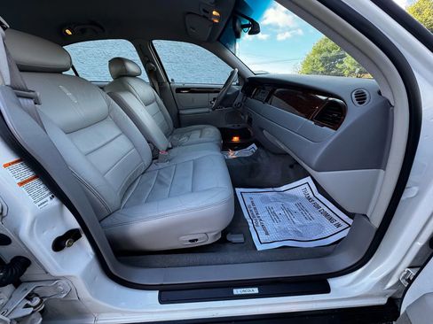 Used 2001 Lincoln Town Car Executive image 14