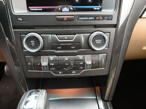 Used 2016 Ford Explorer XLT w/ Equipment Group 202A image 9