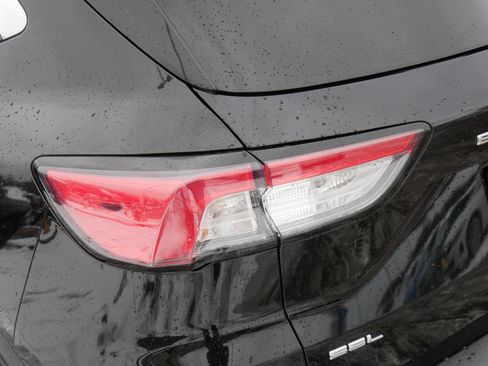 Used 2020 Ford Escape SEL image 17