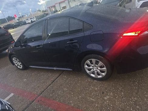 Used 2025 Toyota Corolla LE FWD image 5