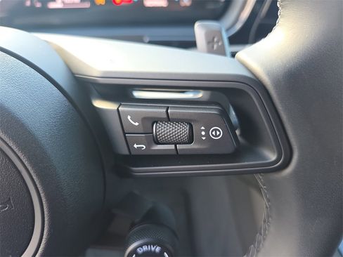 Used 2025 Porsche Cayenne image 36