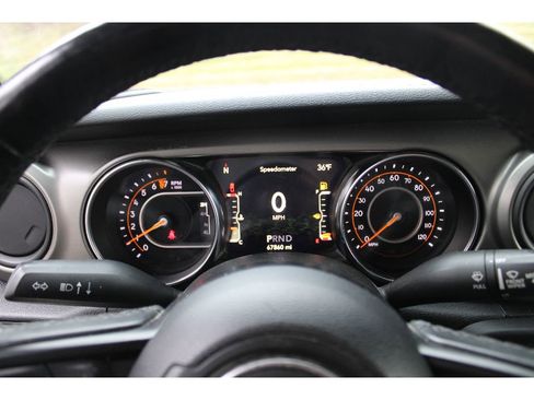 Certified 2021 Jeep Gladiator Willys image 30