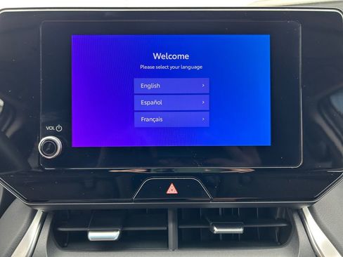 Used 2023 Toyota Venza LE image 35