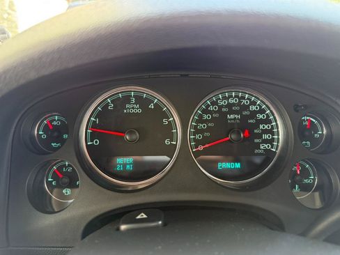 Used 2011 Chevrolet Avalanche LTZ AWD/4WD image 29