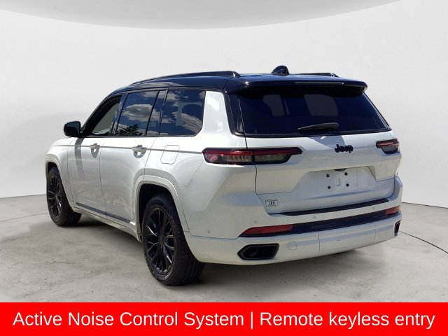 Used 2023 Jeep Grand Cherokee L Summit w/ Luxury Tech Group V AWD/4WD image 3