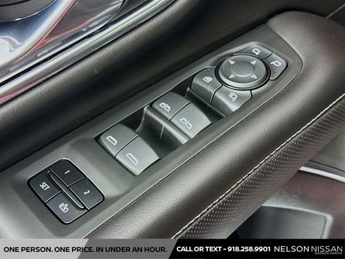 Used 2021 GMC Yukon XL SLT w/ SLT Luxury Plus Package AWD/4WD image 18