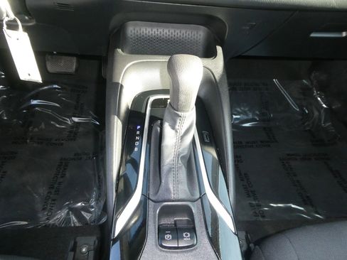 Used 2021 Toyota Corolla LE image 21