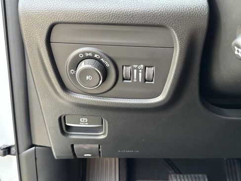 New 2025 Jeep Grand Cherokee L Limited w/ Luxury Tech Group II RWD image 21