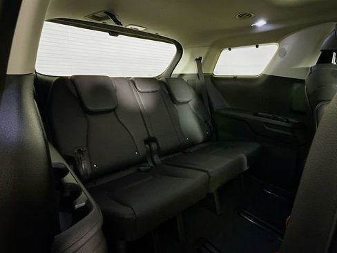 Used 2025 Kia Carnival SX Prestige image 29