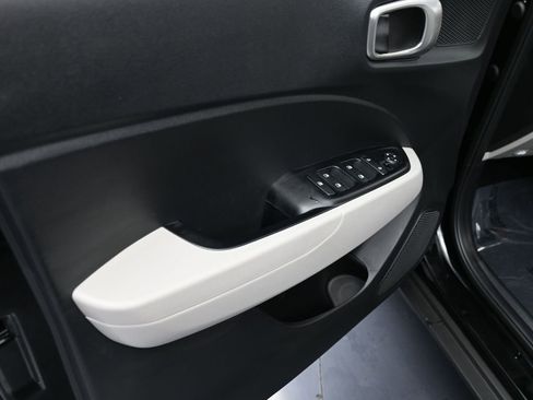 Certified 2025 Hyundai Venue SEL image 14