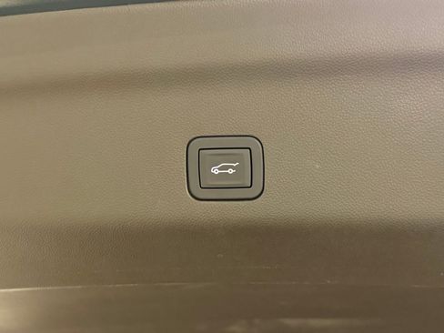 Used 2025 Cadillac Escalade Premium Luxury w/ LPO, Floor Liner Package AWD/4WD image 27