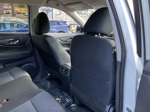 Used 2018 Nissan Rogue SV image 47