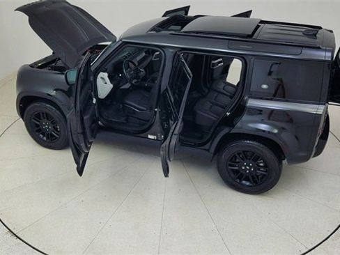 Used 2024 Land Rover Defender 110 S image 86