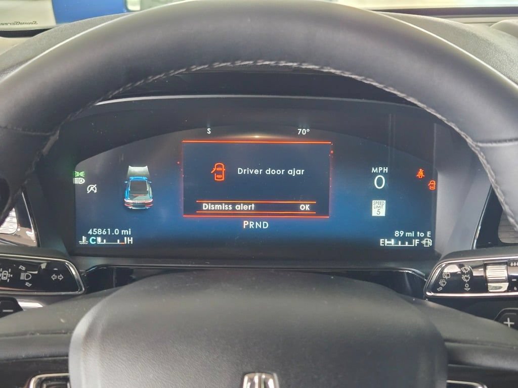 Used 2023 Lincoln Corsair AWD image 35