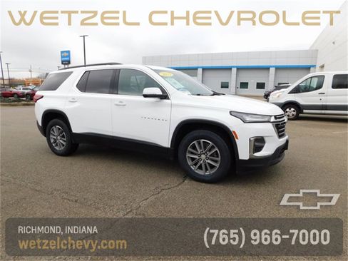Used 2023 Chevrolet Traverse LT image 1