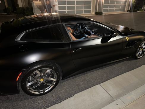 Used 2018 Ferrari GTC4Lusso T RWD image 5
