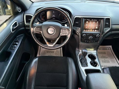 Used 2017 Jeep Grand Cherokee Altitude image 16