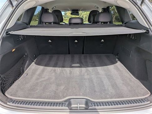Used 2024 Mercedes-Benz GLC 300 4MATIC image 46