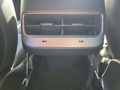 Used 2024 Tesla Model Y Long Range image 9