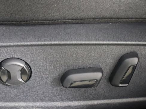 Used 2025 Volkswagen Jetta SE FWD image 23
