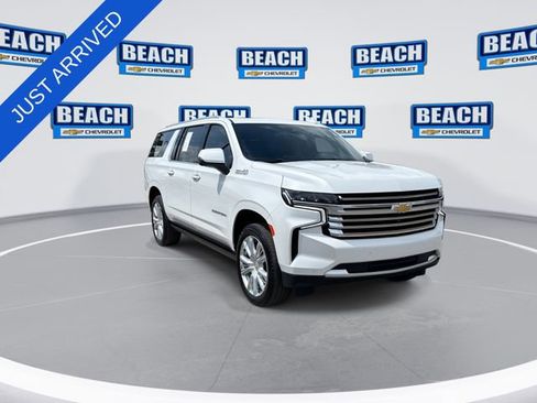 Used 2024 Chevrolet Suburban High Country AWD/4WD image 2