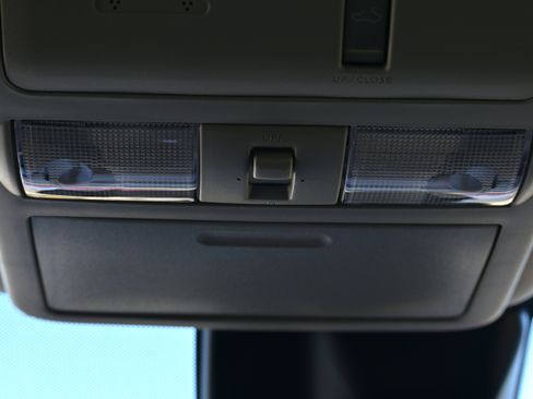 Used 2024 Nissan Frontier SL w/ Technology Package image 10