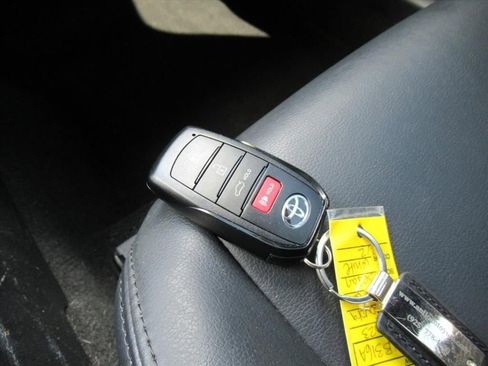 Used 2023 Toyota Corolla XSE image 28