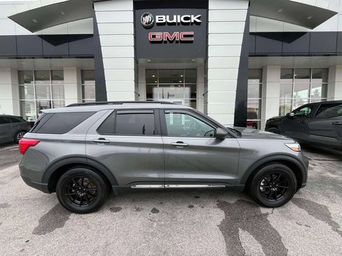 Used 2023 Ford Explorer XLT w/ Equipment Group 202A RWD image 2