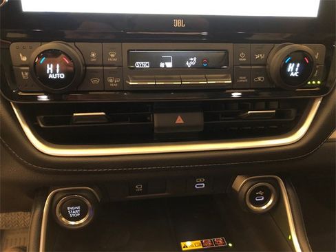 Used 2025 Toyota Grand Highlander AWD image 21