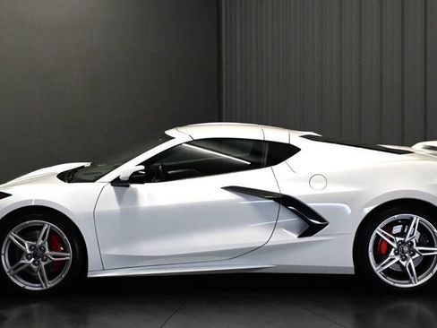 Used 2021 Chevrolet Corvette Stingray Preferred Cpe w/ Z51 Performance Package RWD image 8