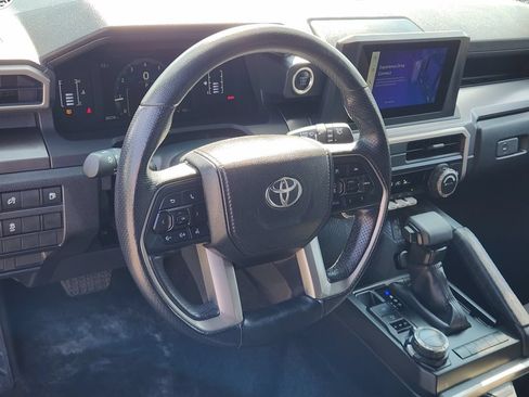 Used 2025 Toyota 4Runner SR5 AWD/4WD image 15