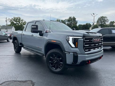 Used 2025 GMC Sierra 2500 AT4 AWD/4WD image 1