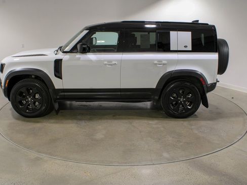 Used 2023 Land Rover Defender 110 X-Dynamic SE image 2