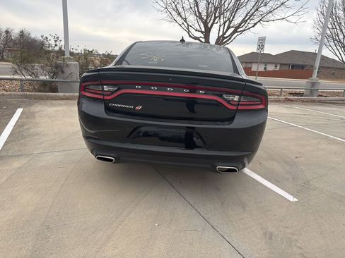 Used 2020 Dodge Charger SXT image 4